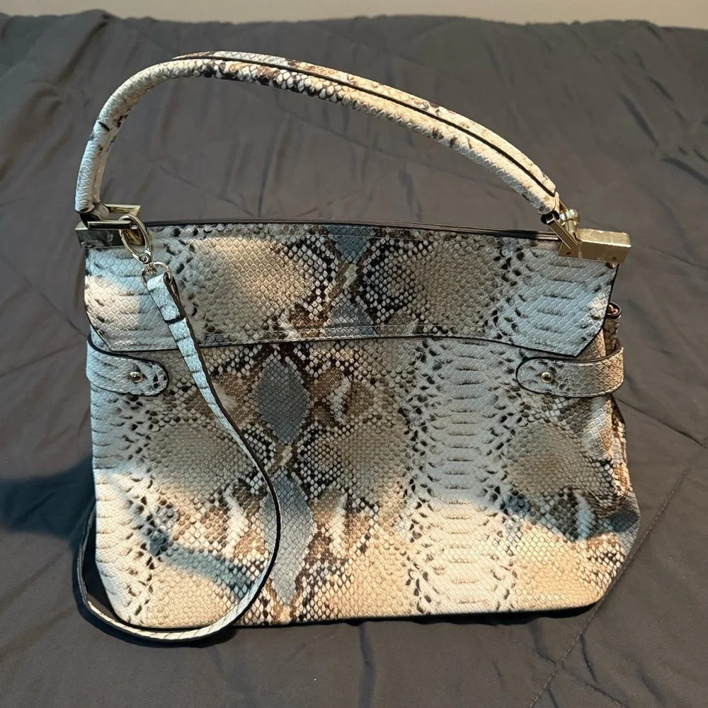 NWOT Elegant Snakeskin Patterned Shoulder Bag with crossbody strap